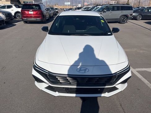 Used 2025 Hyundai Elantra SEL image 2