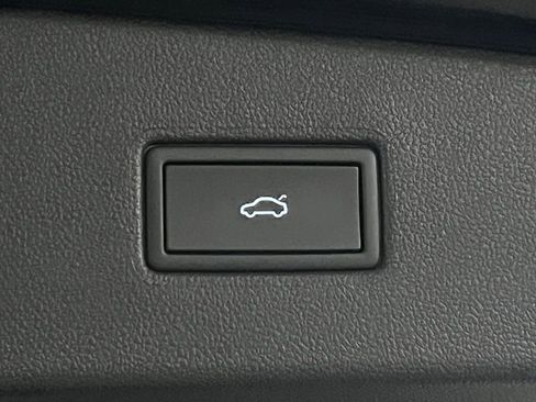 Used 2024 Volkswagen Tiguan SE R-Line image 38