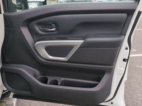 Used 2017 Nissan Titan SV image 28