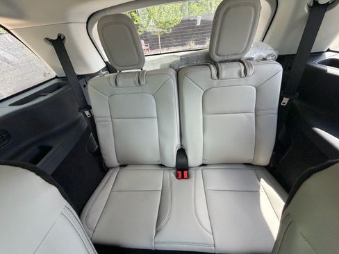 New 2026 Lincoln Aviator AWD image 21