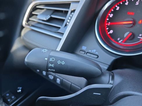 Used 2019 Toyota Camry XSE image 28