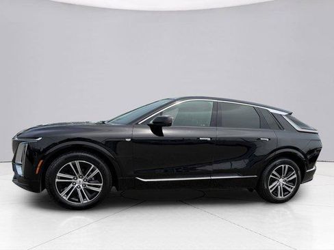 Used 2024 Cadillac Lyriq Luxury AWD/4WD image 6