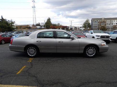 Used 2007 Lincoln Town Car Signature image 7