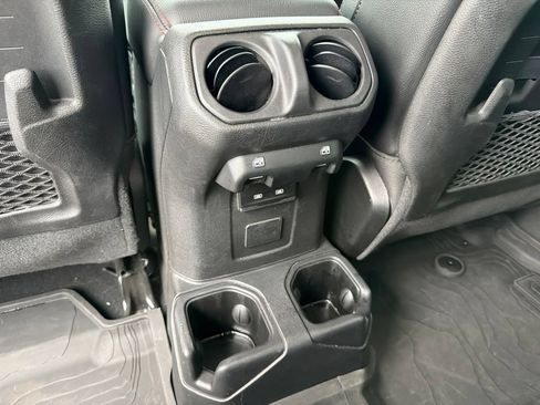 Used 2022 Jeep Gladiator Rubicon w/ Cold Weather Group AWD/4WD image 34