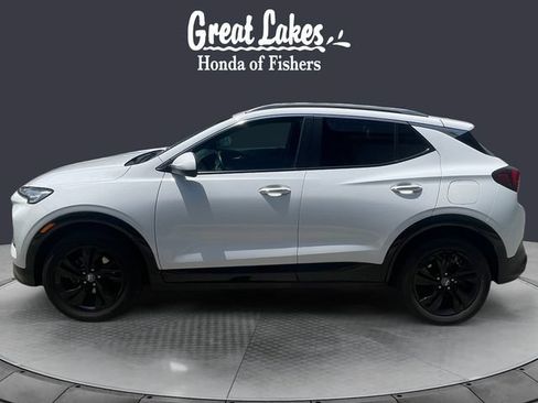 Used 2024 Buick Encore GX Sport Touring FWD image 2