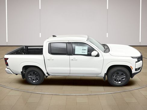 Certified 2025 Nissan Frontier SV w/ SV Convenience Package RWD image 32