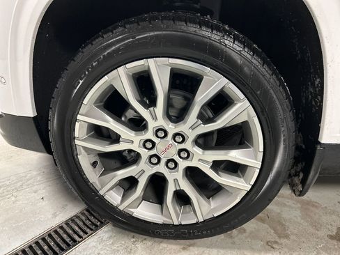 New 2026 GMC Acadia Denali w/ Super Cruise Package image 9