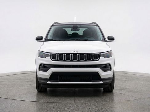 Used 2025 Jeep Compass Limited AWD/4WD image 2