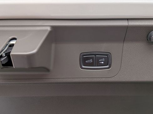 Used 2017 Porsche Panamera 4 image 32