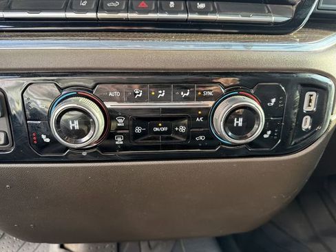 Certified 2024 Chevrolet Silverado 2500 LT w/ Convenience Package image 21