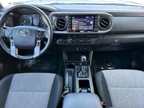 Used 2020 Toyota Tacoma TRD Off-Road w/ Technology Package AWD/4WD image 16