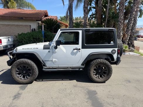 Used 2015 Jeep Wrangler Rubicon w/ Connectivity Group AWD/4WD image 9