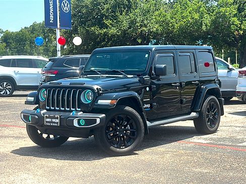 Used 2022 Jeep Wrangler Unlimited Sahara w/ Cold Weather Group AWD/4WD image 2