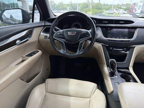 Used 2017 Cadillac XT5 FWD image 23