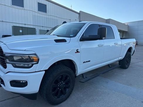 Used 2022 RAM 2500 Laramie AWD/4WD image 1