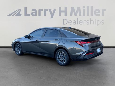 Used 2024 Hyundai Elantra SEL FWD image 3