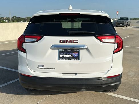 Used 2024 GMC Terrain SLE FWD image 11