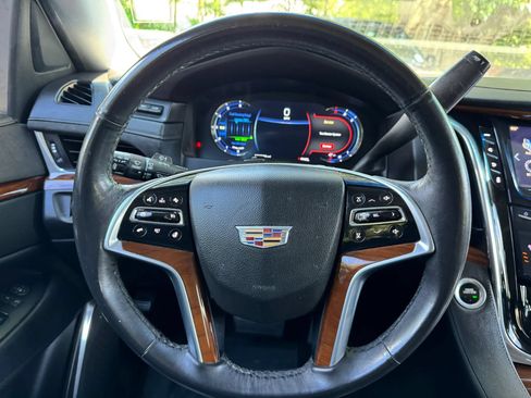 Used 2017 Cadillac Escalade Luxury AWD/4WD image 13