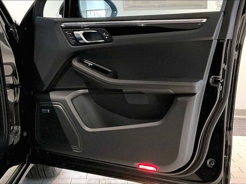 New 2026 Porsche Macan S image 25