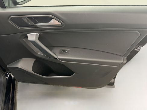 Used 2019 Volkswagen Tiguan SE w/ Panoramic Sunroof Package image 33