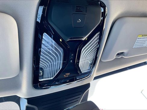 Used 2023 BMW X7 xDrive40i w/ Premium Package image 32