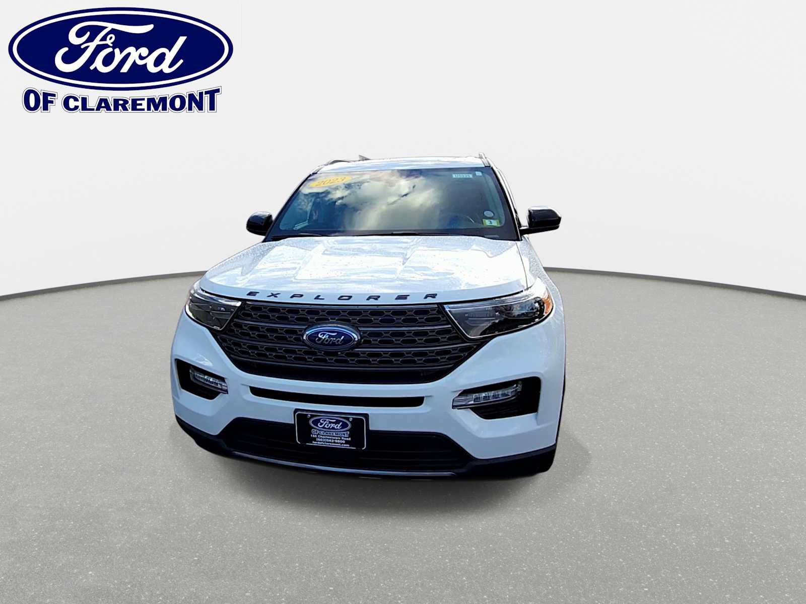 Used 2023 Ford Explorer XLT w/ Equipment Group 202A AWD/4WD image 3