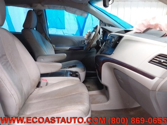 Used 2012 Toyota Sienna XLE w/ Entertainment Pkg FWD image 11