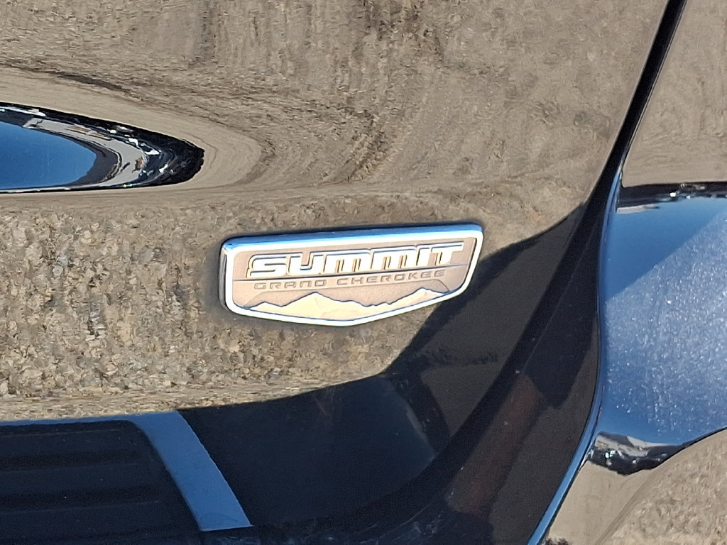 Used 2019 Jeep Grand Cherokee Summit AWD/4WD image 32