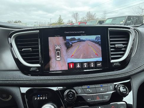 New 2026 Chrysler Pacifica Select FWD image 27
