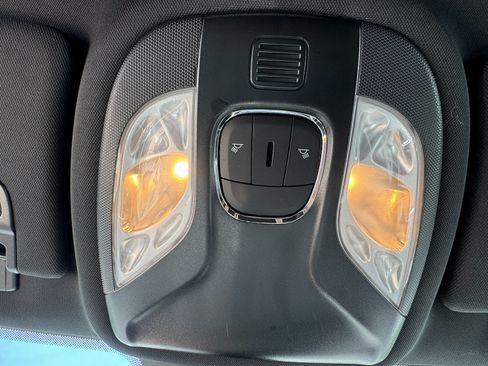 Used 2025 Jeep Compass Trailhawk w/ Trailhawk Convenience Group AWD/4WD image 26