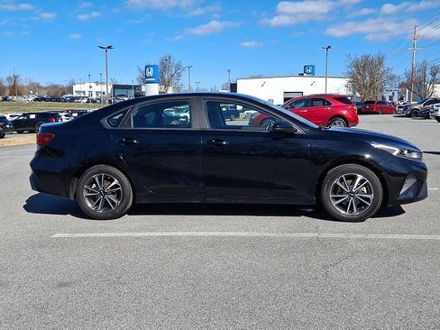 Used 2023 Kia Forte LXS image 7