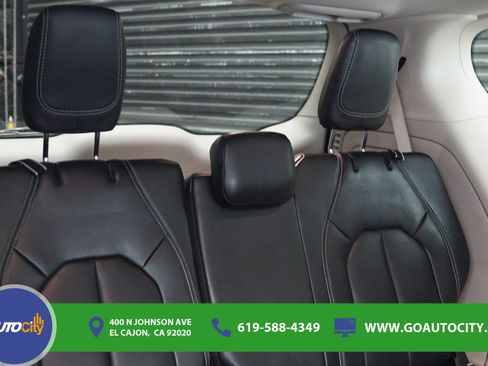 Used 2024 Chrysler Pacifica Limited FWD image 15