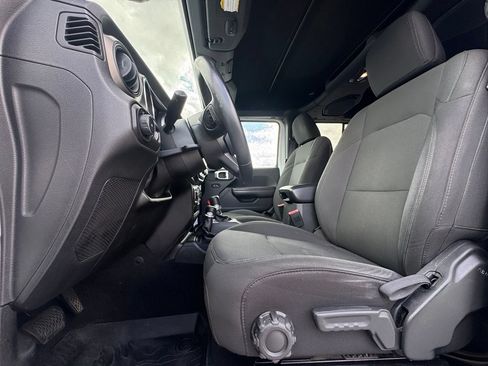 Used 2018 Jeep Wrangler Unlimited Sport S AWD/4WD image 17