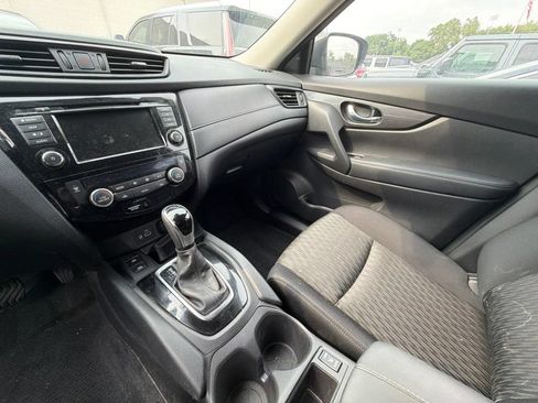 Used 2020 Nissan Rogue SV w/ Sun & Sound Touring Package AWD/4WD image 10
