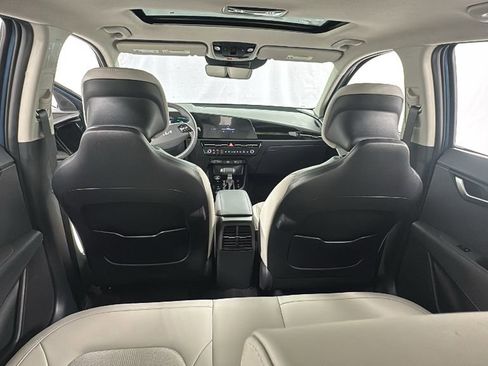 New 2025 Kia Niro EX Touring image 17