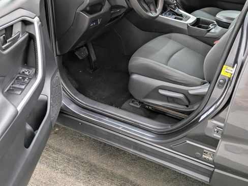 Used 2021 Toyota RAV4 LE image 18