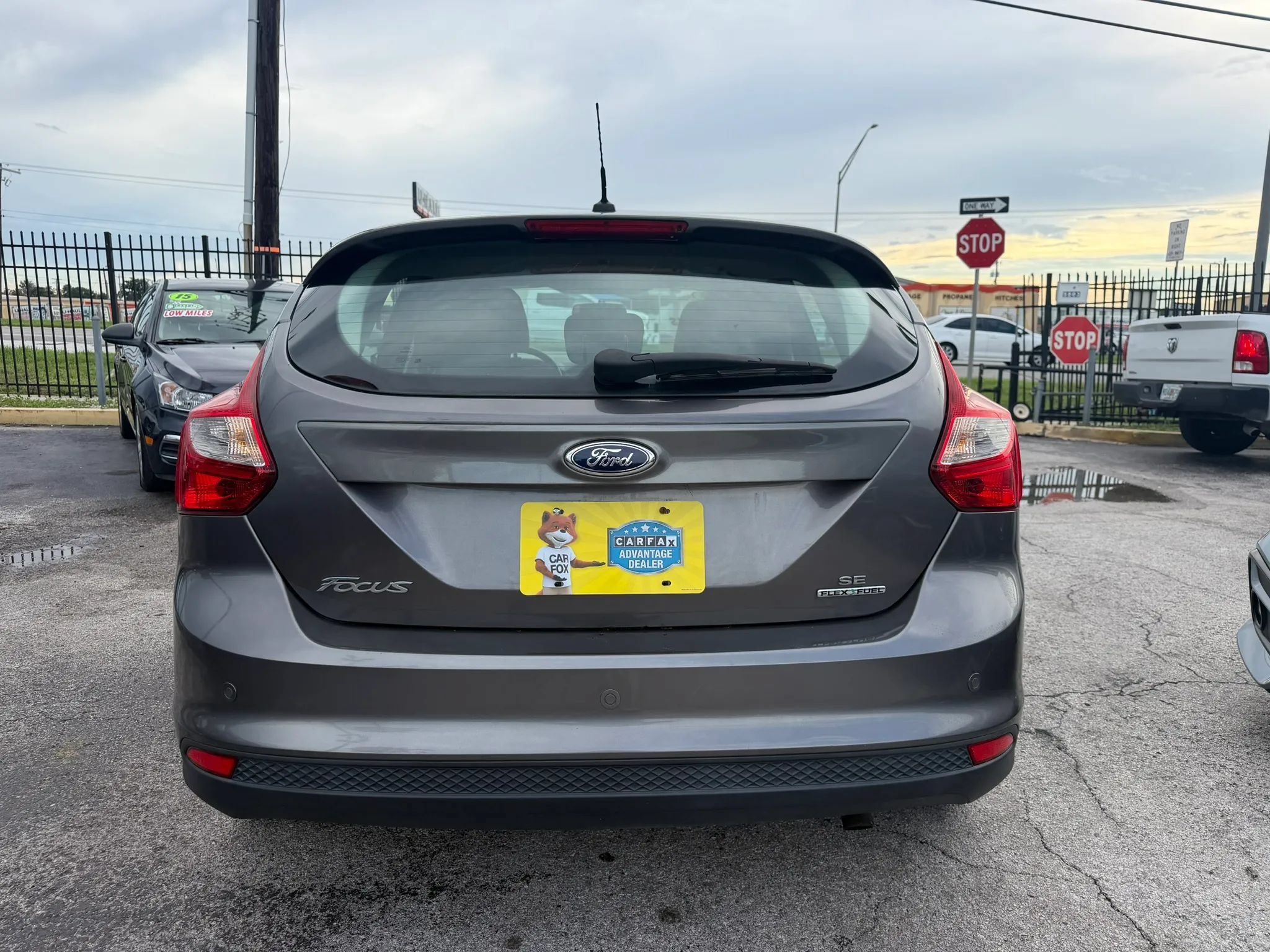Used 2014 Ford Focus SE w/ SE Winter Package FWD image 5