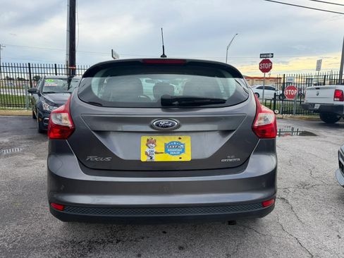 Used 2014 Ford Focus SE w/ SE Winter Package FWD image 5