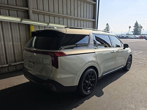 Used 2025 Kia Carnival SX Prestige FWD image 5
