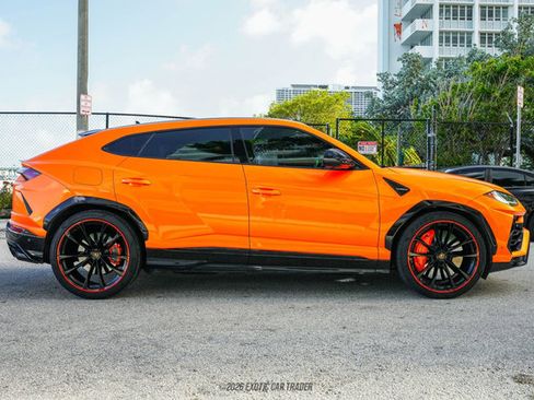 Used 2022 Lamborghini Urus image 9