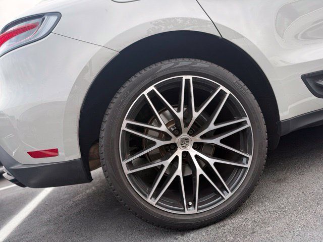 Used 2022 Porsche Macan AWD/4WD image 5