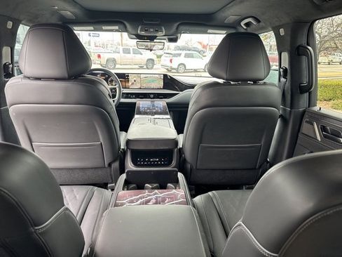 Used 2025 INFINITI QX80 Autograph image 11