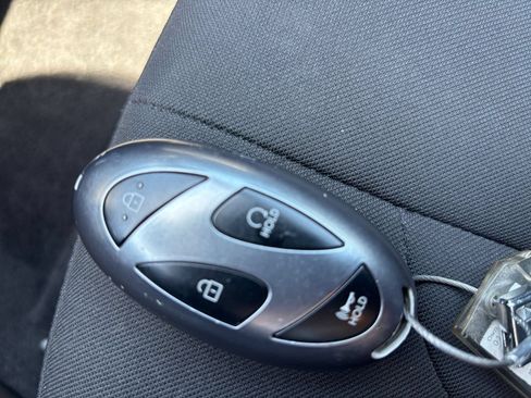 Used 2025 Hyundai Elantra SEL FWD image 24