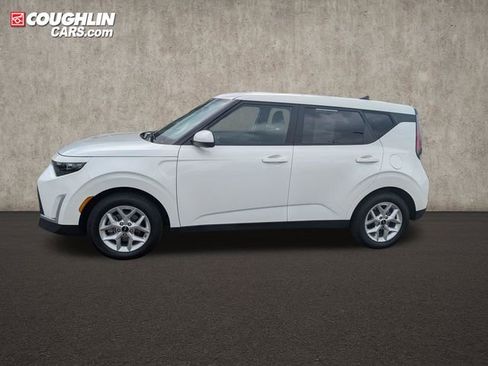 Used 2024 Kia Soul LX w/ Option Group 015 FWD image 4