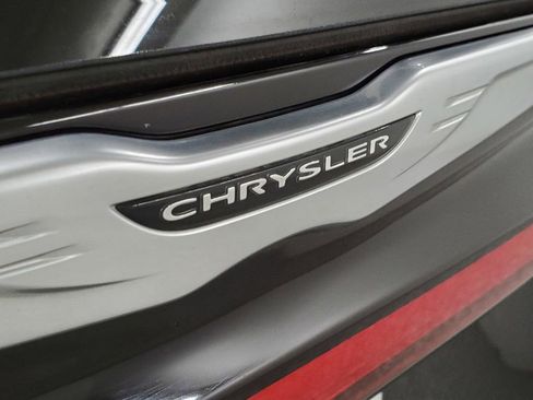 Used 2024 Chrysler Pacifica Touring-L image 24