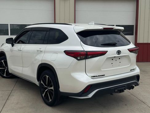 Used 2021 Toyota Highlander XSE image 24