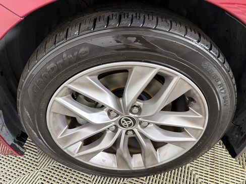 Used 2020 Toyota Avalon XLE FWD image 11