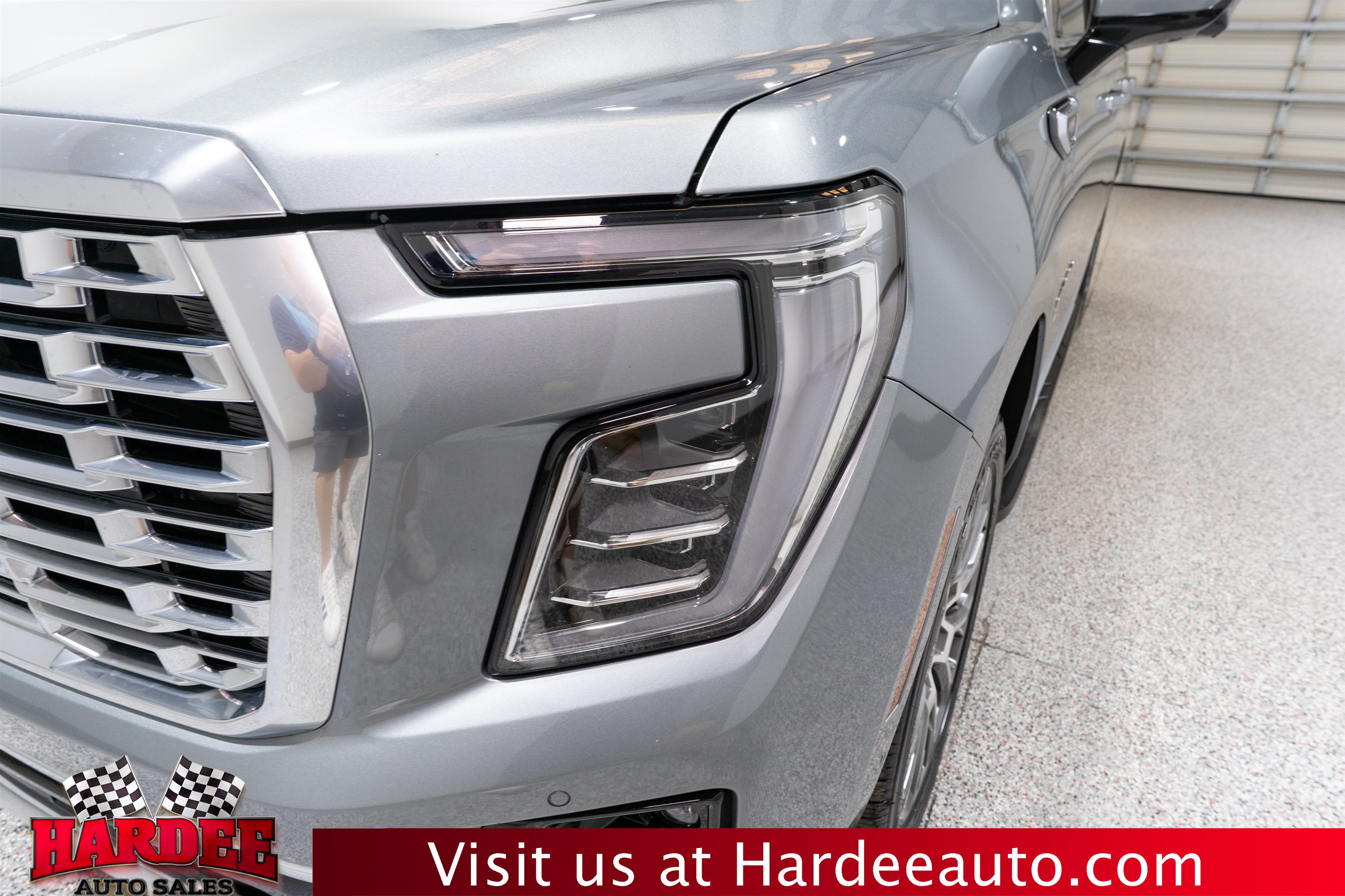 Used 2025 GMC Yukon XL Denali AWD/4WD image 8