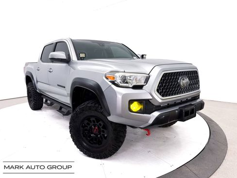 Used 2018 Toyota Tacoma TRD Off-Road w/ Technology Package AWD/4WD image 1