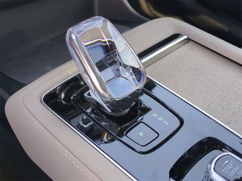 New 2026 Volvo XC90 B6 Plus w/ Protection Package Premier image 31